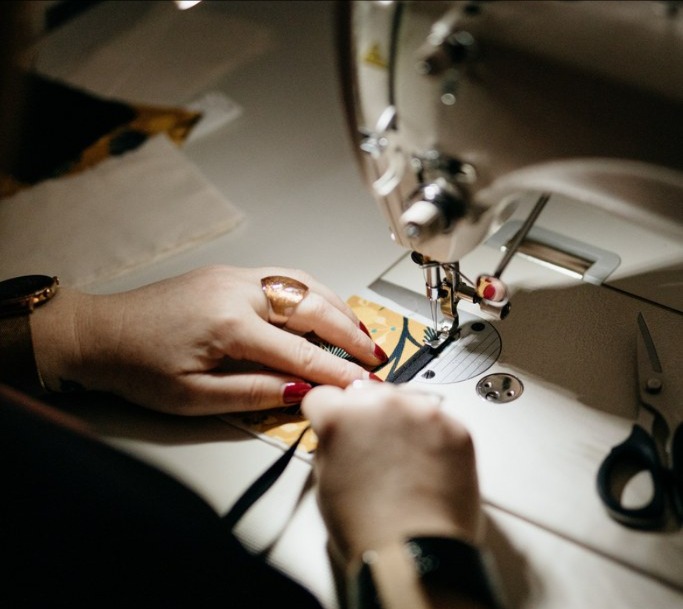 un moment à l'atelier mlle pénélope en pleine création un moment à l'atelier mlle pénélope en pleine création